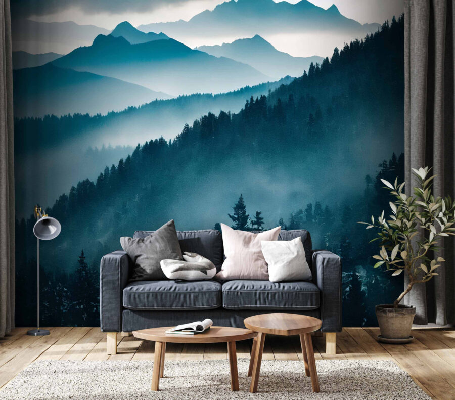 Cordillera con árboles y niebla