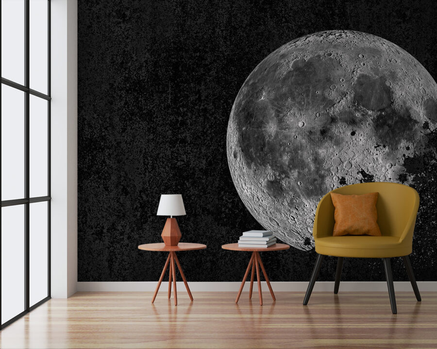 Luna misteriosa en un cielo oscuro.