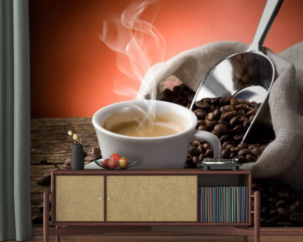 Taza de café con vapor y granos de café Taza de café con vapor y granos de café