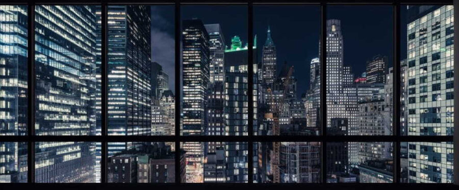 Vista nocturna de una ciudad desde una ventana Vista nocturna de una ciudad desde una ventana
