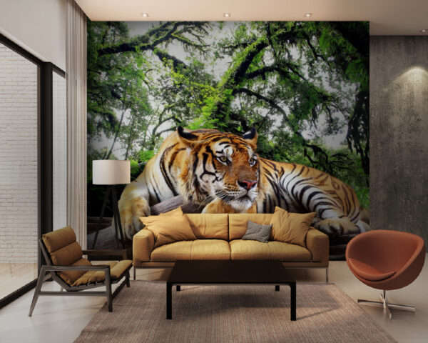 Tigre tumbado en un tronco Tigre tumbado en un tronco