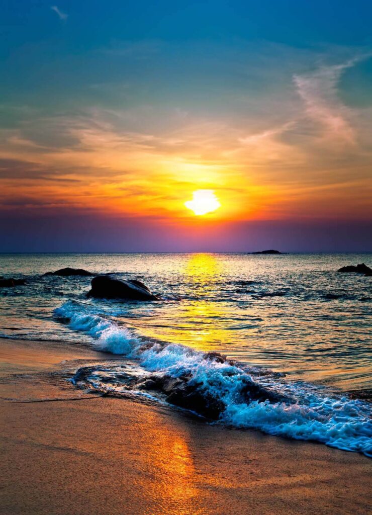 Puesta de sol en una playa Puesta de sol en una playa