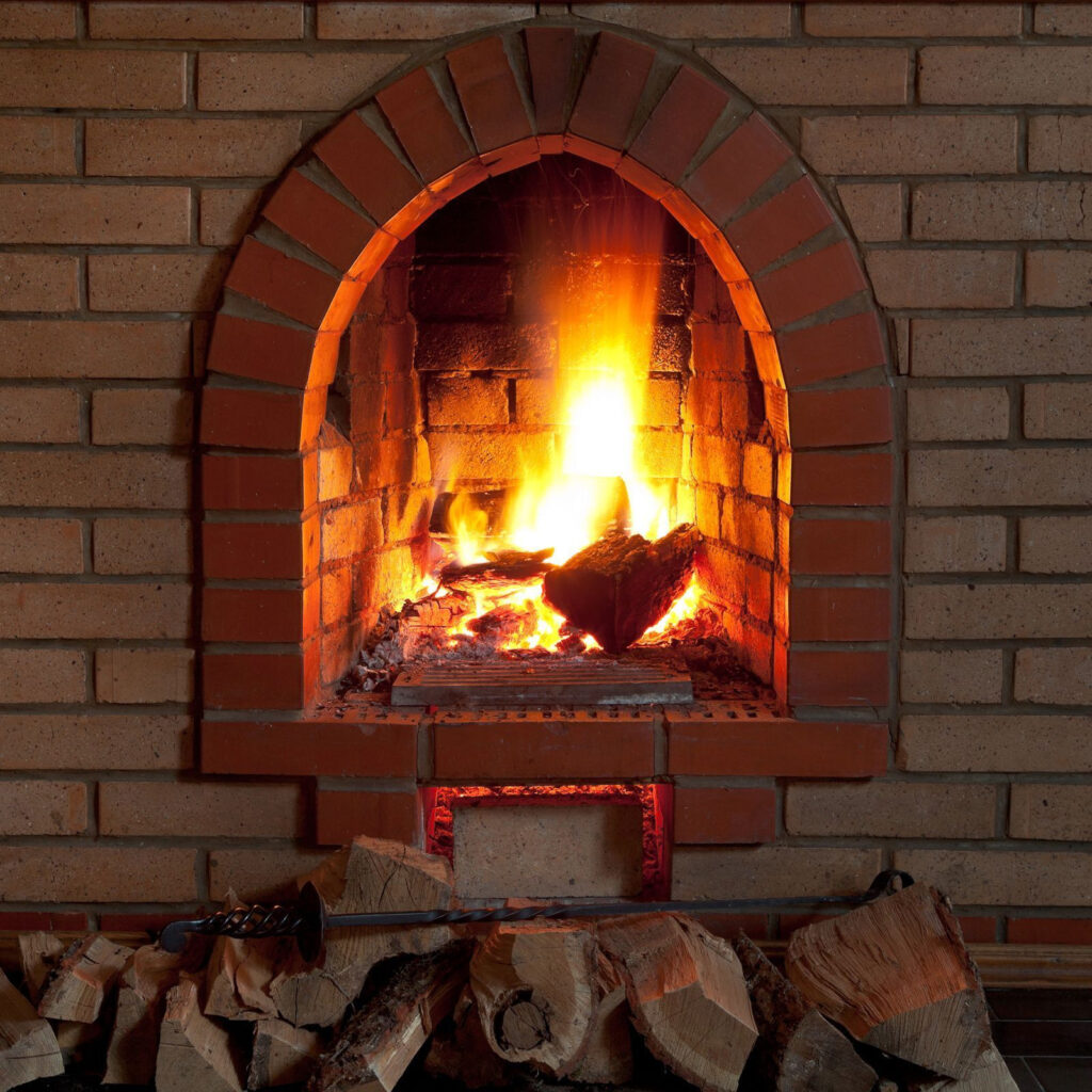 Chimenea con fuego Chimenea con fuego