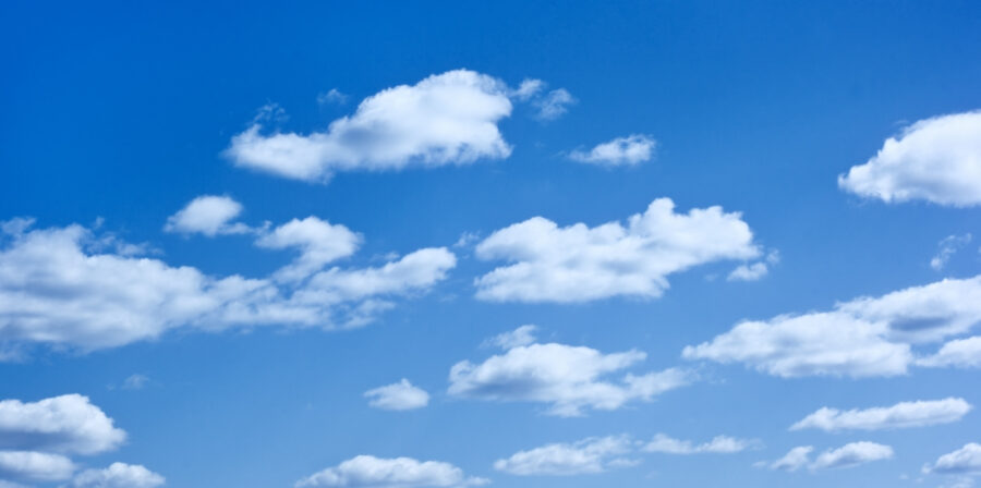 Cielo azul con nubes