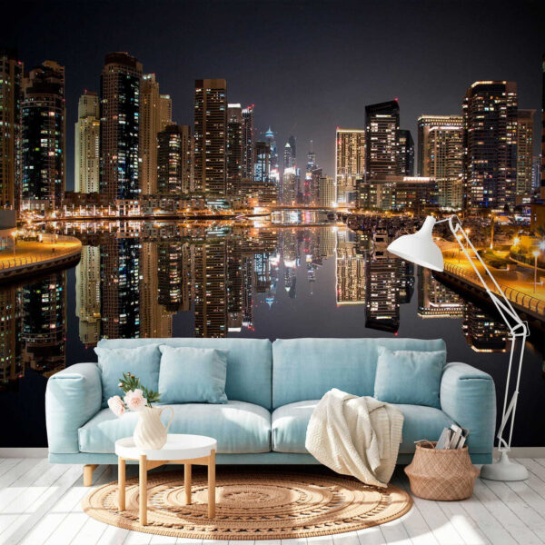 Horizonte de la ciudad con luces reflejándose en el agua Horizonte de la ciudad con luces reflejándose en el agua