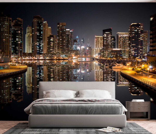 Horizonte de la ciudad con luces reflejándose en el agua Horizonte de la ciudad con luces reflejándose en el agua