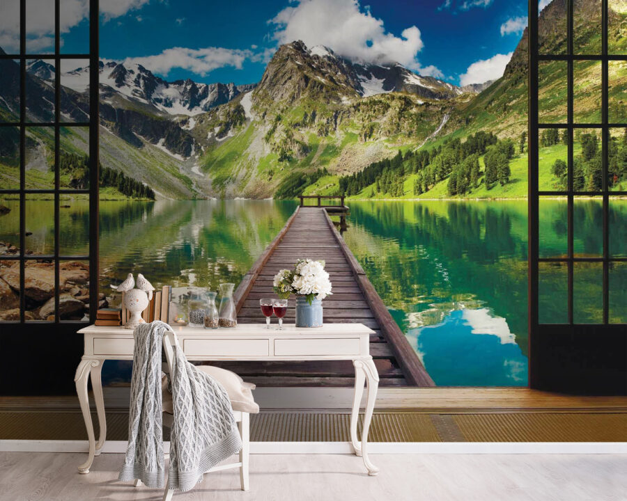 Vista de un lago desde una habitación con muelle de madera y montañas