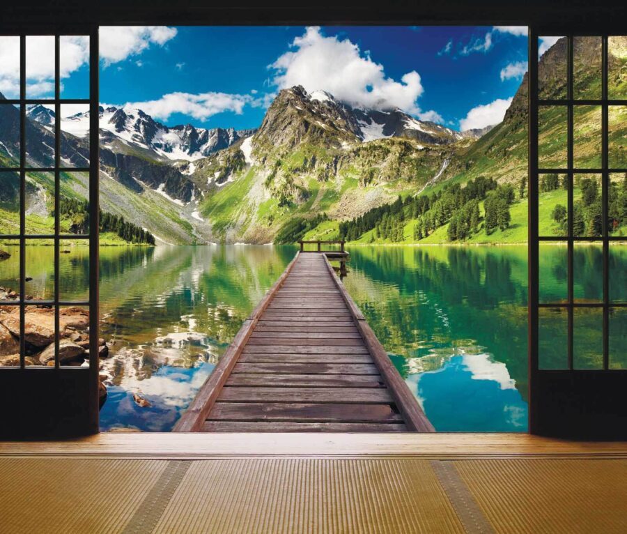 Vista de un lago desde una habitación con muelle de madera y montañas