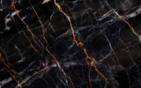 Mármol negro con vetas naranja fuego. Mármol negro con vetas naranja fuego.