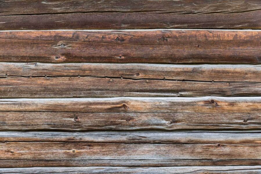 Los patrones de madera texturizada crean un encanto rústico.