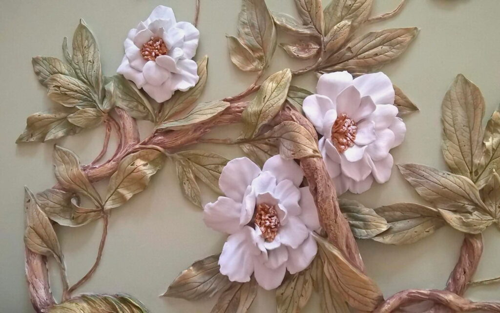 Decoración mural con flores y hojas Decoración mural con flores y hojas