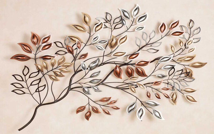 Árbol metálico con hojas