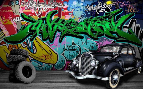 Coche negro con ruedas delante de una pared colorida Coche negro con ruedas delante de una pared colorida