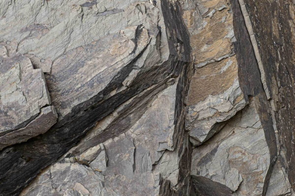 Patrones naturales en formaciones rocosas estratificadas Patrones naturales en formaciones rocosas estratificadas