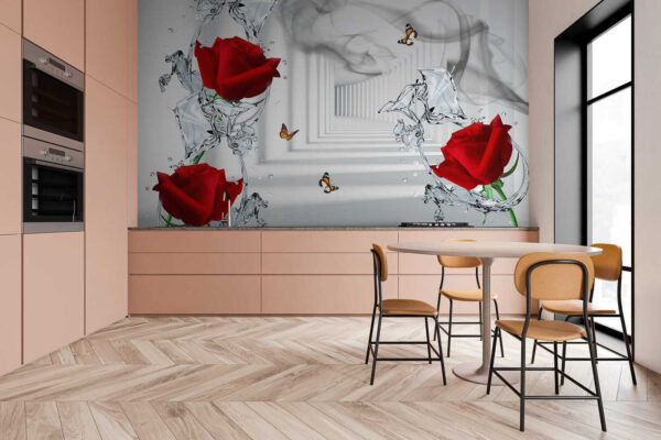 Rosas rojas y mariposas en un vaso Rosas rojas y mariposas en un vaso
