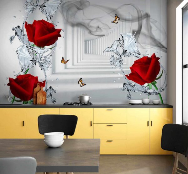 Rosas rojas y mariposas en un vaso Rosas rojas y mariposas en un vaso