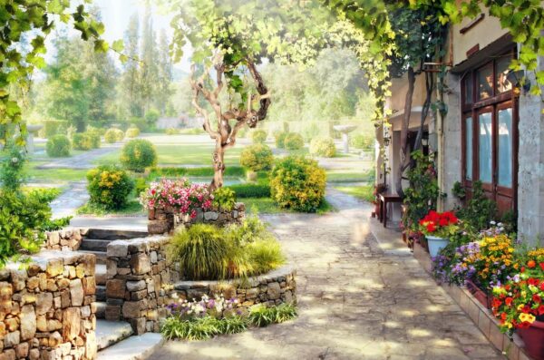 Paseo de piedra con un árbol y flores Paseo de piedra con un árbol y flores