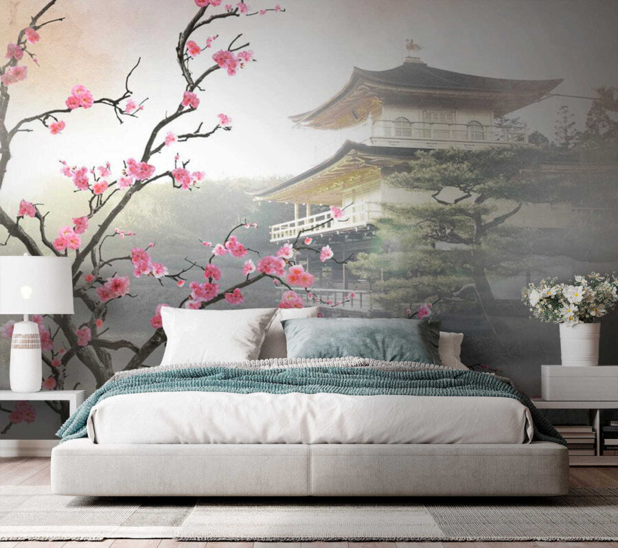 Árbol con flores rosas y un edificio al fondo