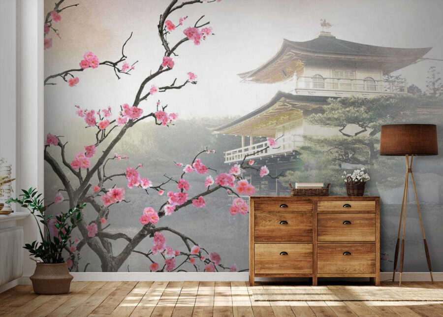 Árbol con flores rosas y un edificio al fondo