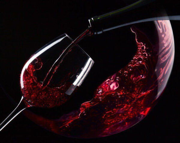 Copa de vino tinto servida Copa de vino tinto servida