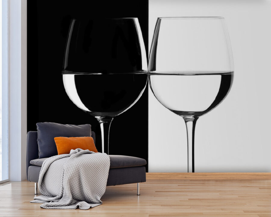 Dos copas de vino con agua
