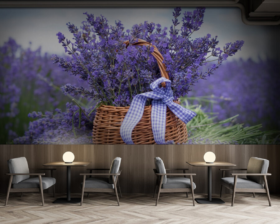 Cesta de flores moradas
