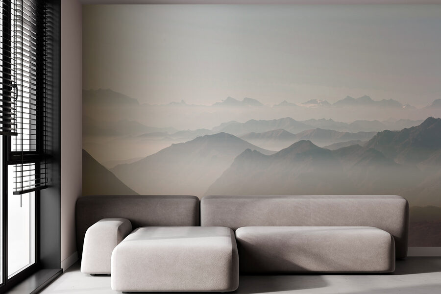 Una cordillera con niebla