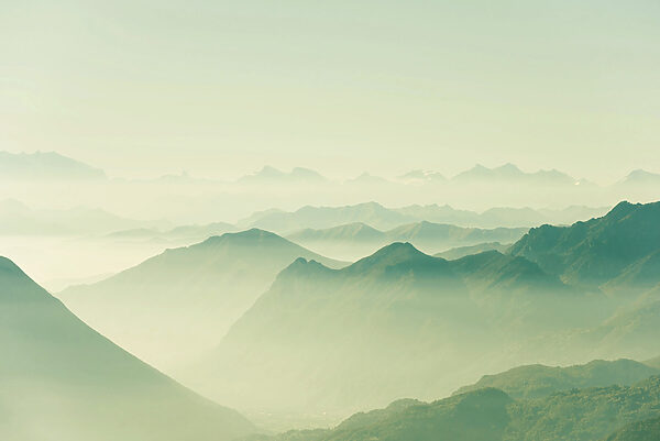 Una cordillera con niebla Una cordillera con niebla