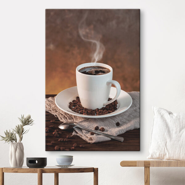Cuadros Una taza de café en un plato con granos y una cucharita