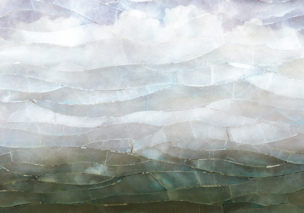 Un vaso con un dibujo de nubes Un vaso con un dibujo de nubes