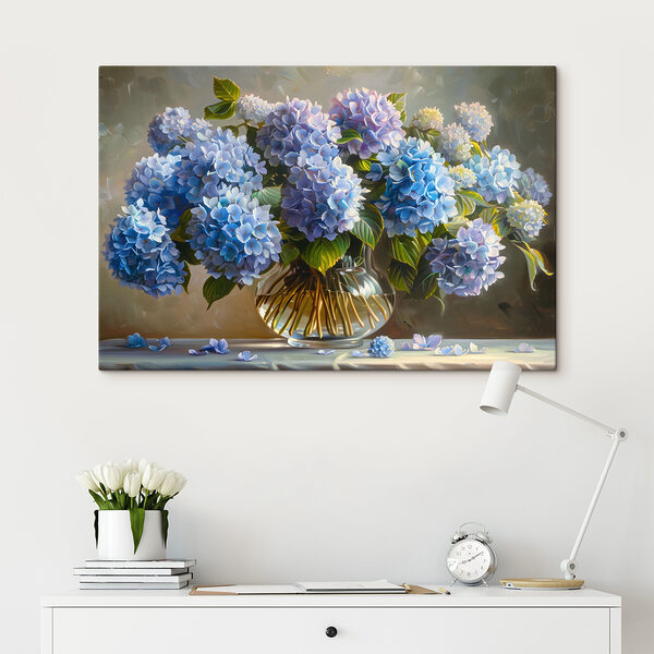 Cuadros Un cuadro de flores azules en un jarrón de cristal