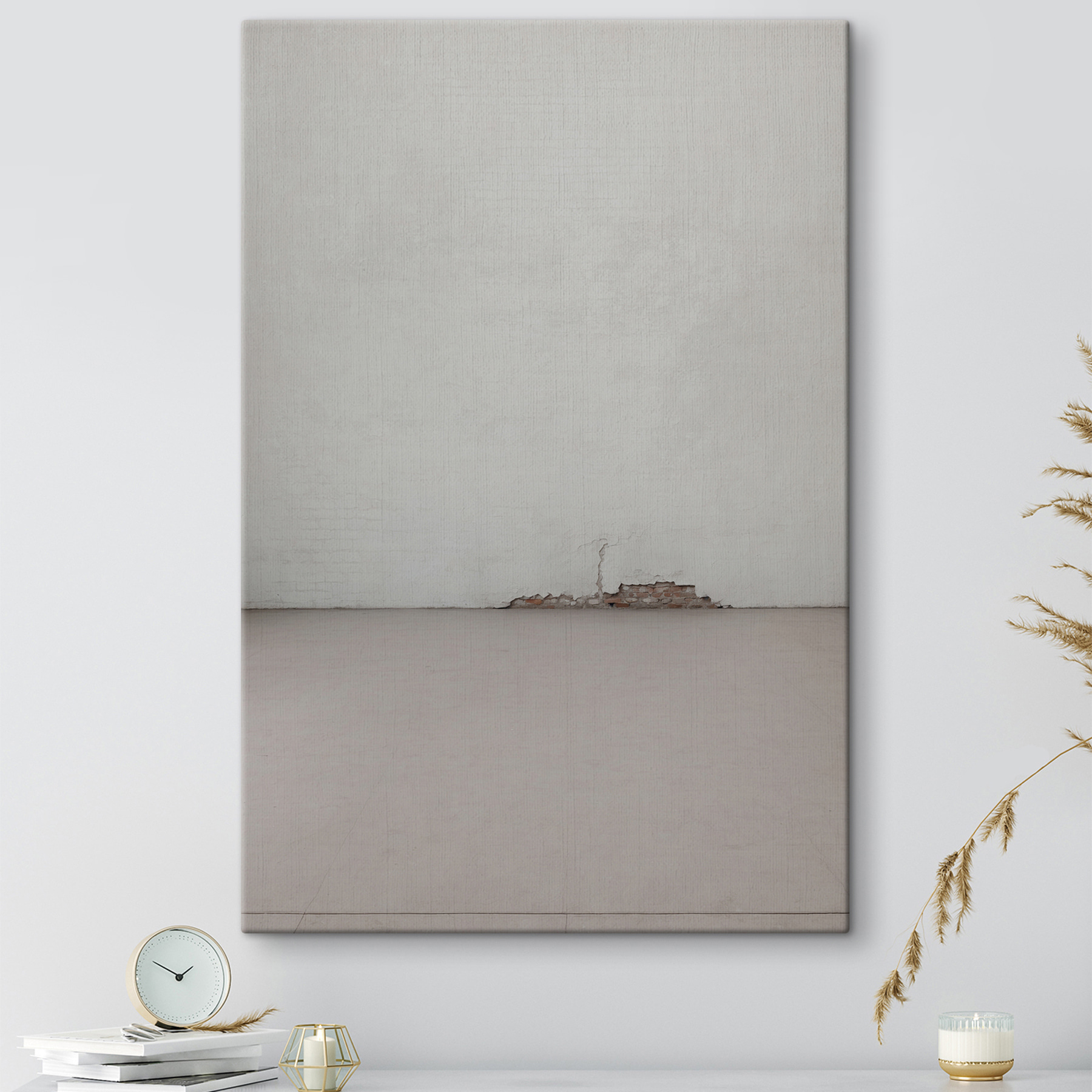 White wall with a crack in the wall