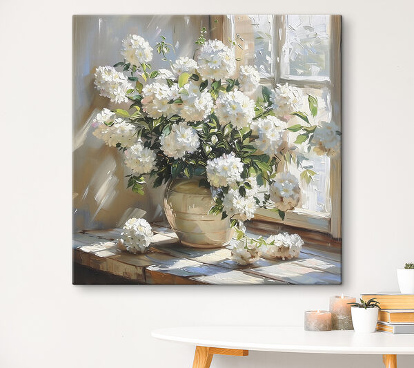 Cuadros Jarrón con flores blancas frente a una ventana