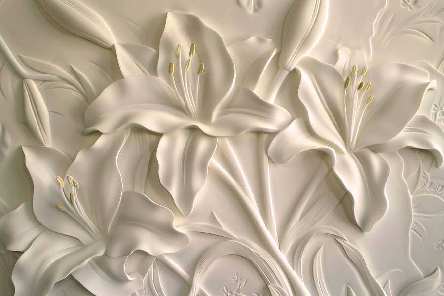 Tallado de flores blancas en una pared