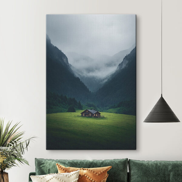 Cuadros Cuadros Casa en un campo con las montañas al fondo (SKU: s40875)