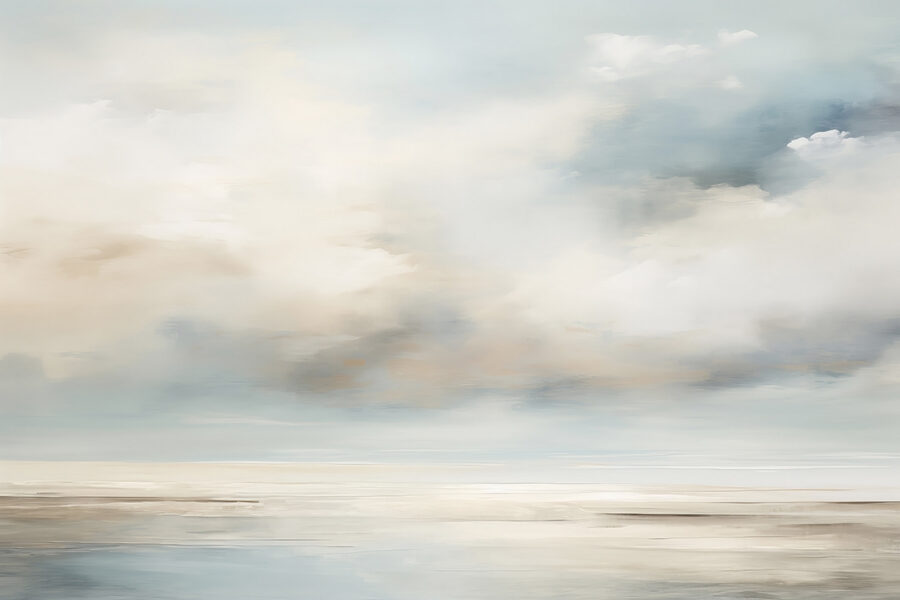 Cielo nublado sobre una masa de agua