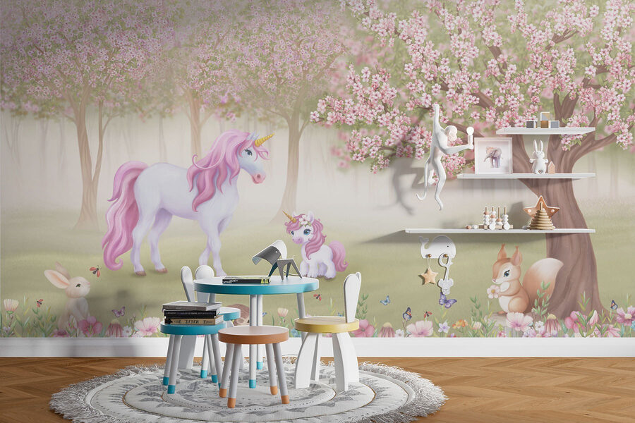Unicornio y una ardilla en un bosque