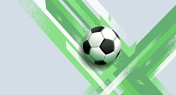 Balón de fútbol sobre fondo verde y blanco Balón de fútbol sobre fondo verde y blanco