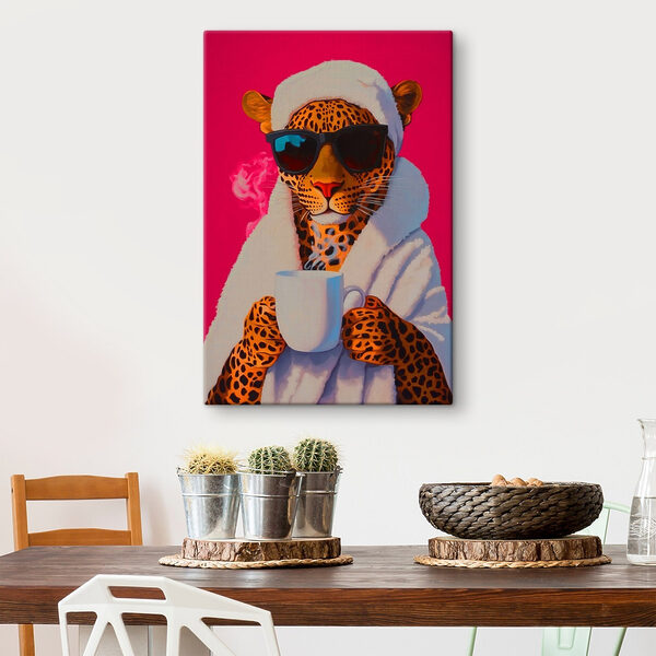 Cuadros Cuadro de un leopardo con bata y gafas de sol que sostiene una taza (SKU: s41924) Cuadros Cuadros Cuadro de un leopardo con bata y gafas de sol que sostiene una taza (SKU: s41924)