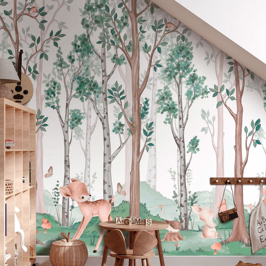 Papel pintado con un bosque de árboles y animales