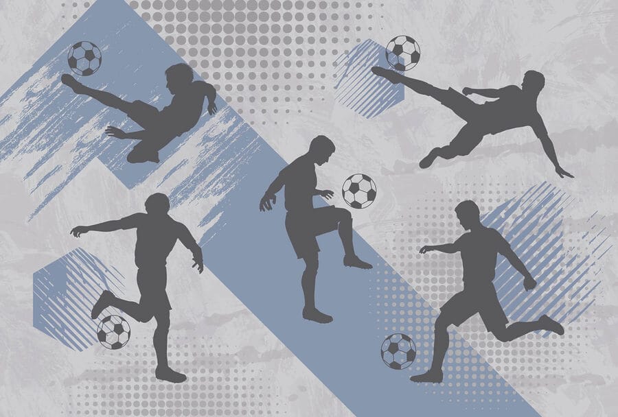 Grupo de hombres jugando al fútbol