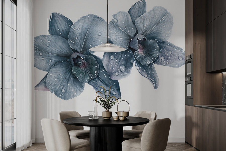 Delicadas flores con gotas de rocío