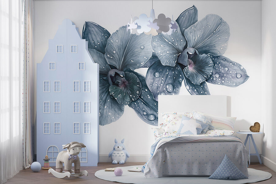 Delicadas flores con gotas de rocío