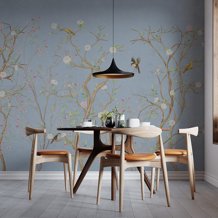 Mural de un árbol con flores y pájaros