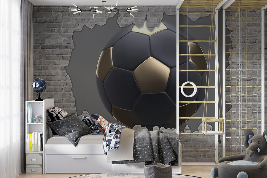 Un balón de fútbol atraviesa una pared