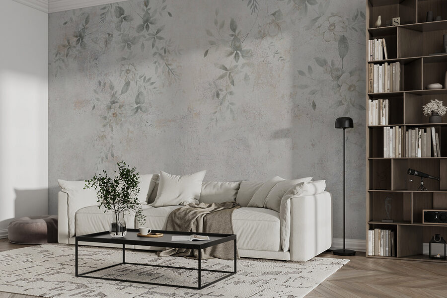 Pared blanca con hojas y flores