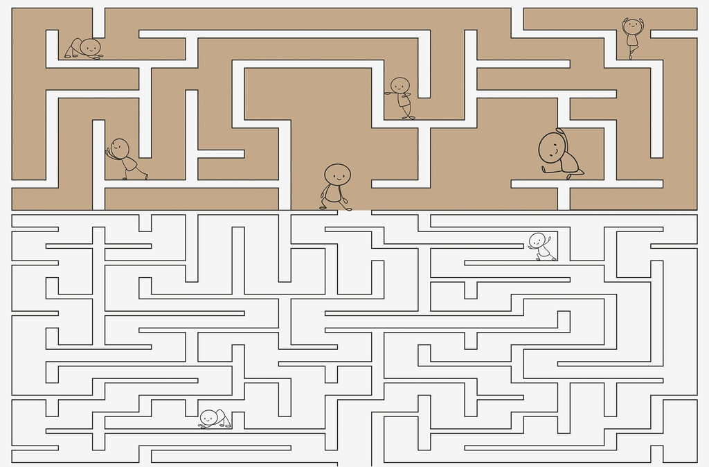 Juego de laberinto con personas caminando por la pared Juego de laberinto con personas caminando por la pared