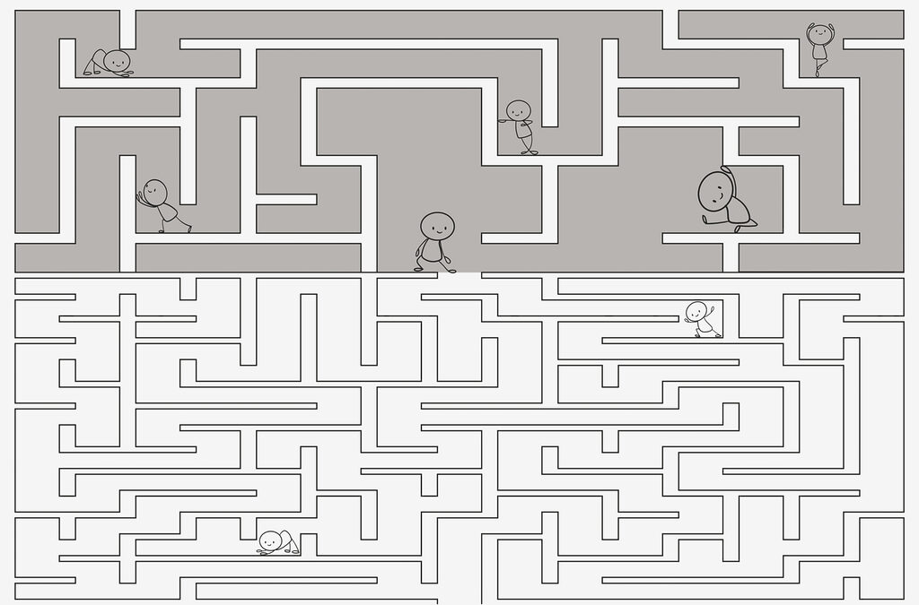 Juego de laberinto con personas de dibujos animados caminando por el suelo Juego de laberinto con personas de dibujos animados caminando por el suelo
