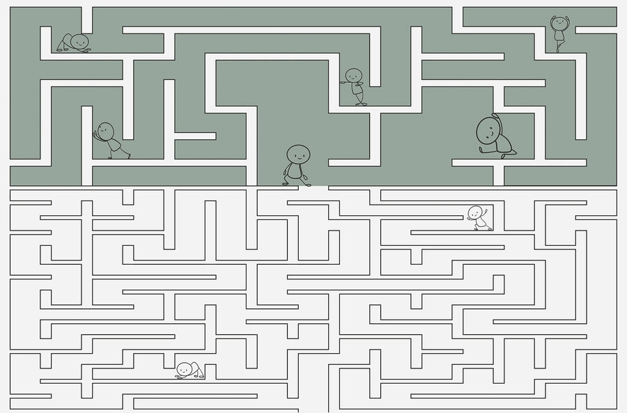 Juego de laberinto con personas de dibujos animados caminando por el laberinto