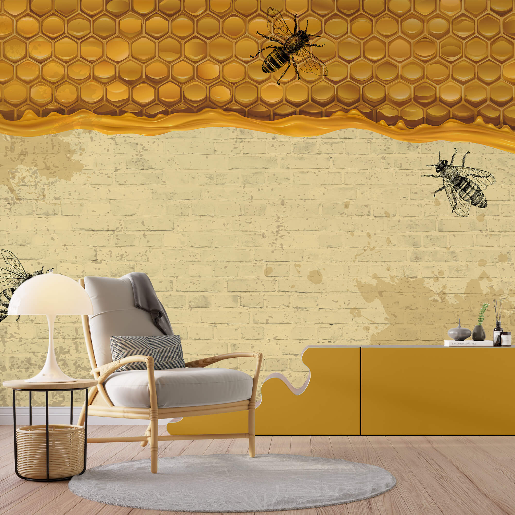 Abejas en un muro de ladrillo